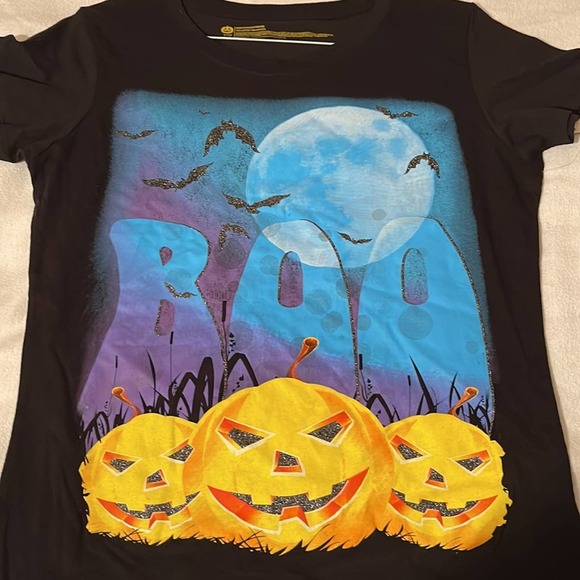 Brand new Halloween Tees. - Picture 3 of 6